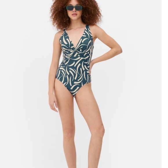 Sculpting Twist Swimsuit - size Medium - Picture 1 of 7